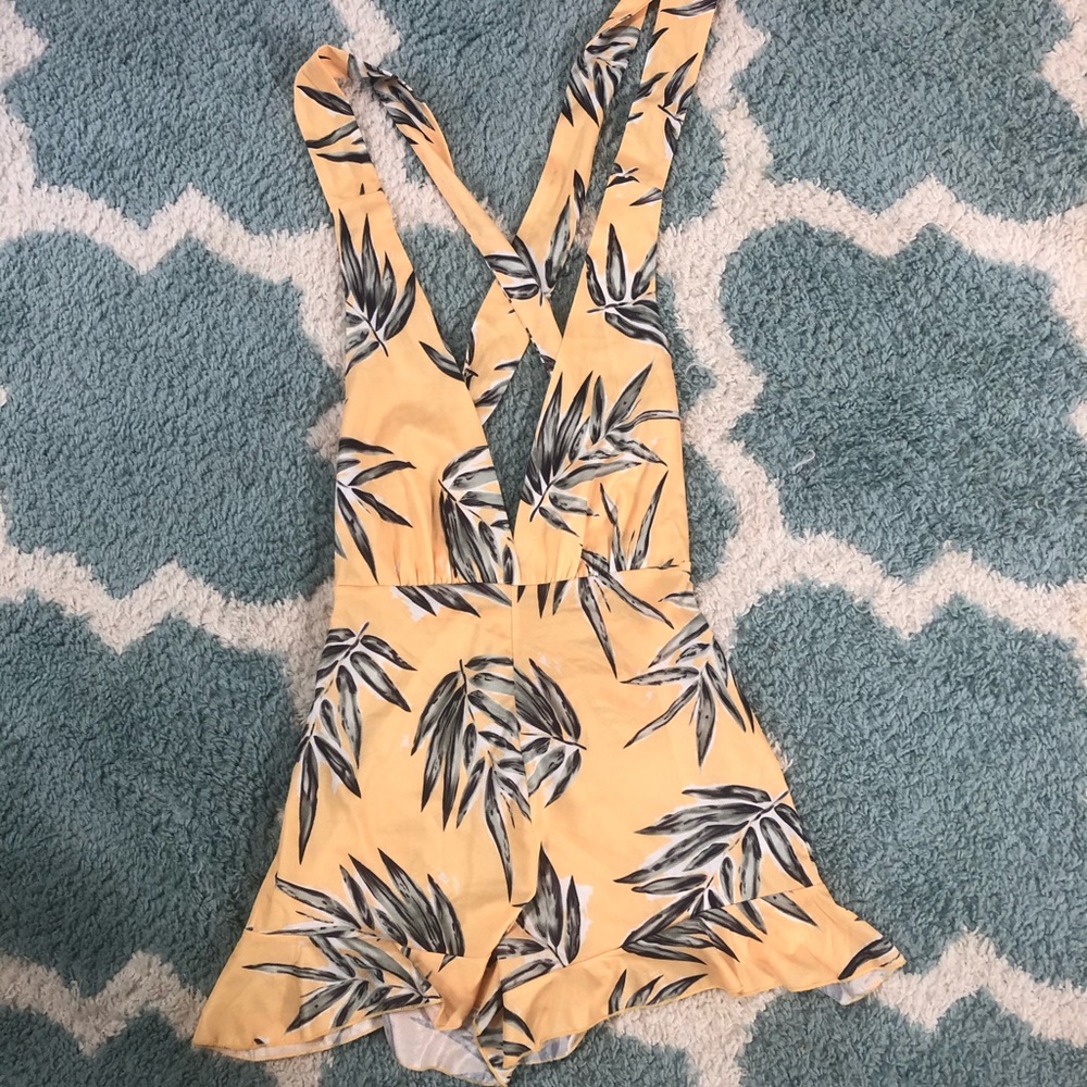 Open back low v summer romper (NEVER WORN)